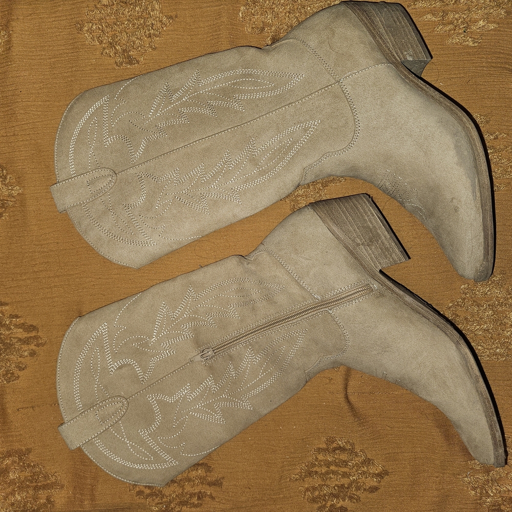 Women's Western Suede Boots - Tan